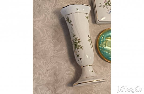 Hollóháza Erika mintás porcelán váza.Hibátlan állapot !Magassága: 21cm
