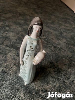 Hollóháza porcelán vízhordó lány antik régi