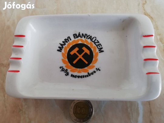 Hollóházi 1985-ös jubileumi db "Mányi Bányaüzem" hamutálja