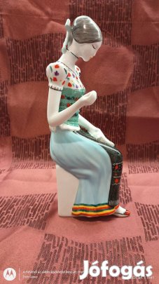 Hollóházi Porcelán Figura - Varró Matyónő (8065)