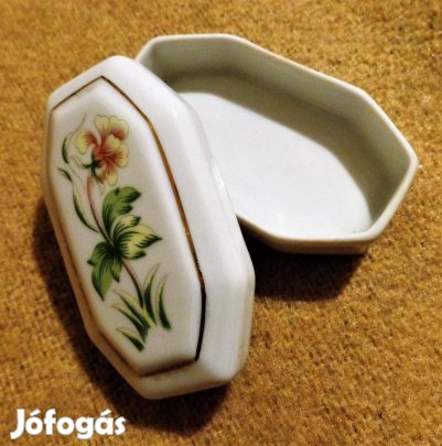 Hollóházi bájos 8 szögletű porcelán dobozka. Ajándéknak is!