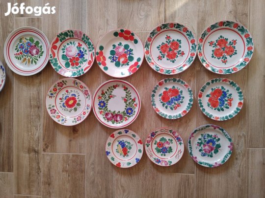 Hollóházi és kalocsai mintás falitányérok egy tételként