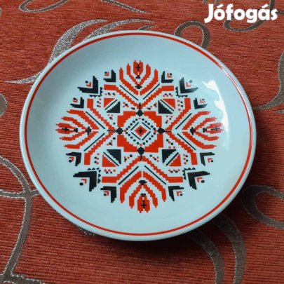 Hollóházi jelzett piros-fekete mintás falitányér dísztányér