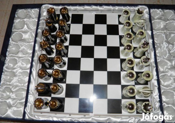 Hollóházi nagy porcelán sakk-készlet, sakk, 2012
