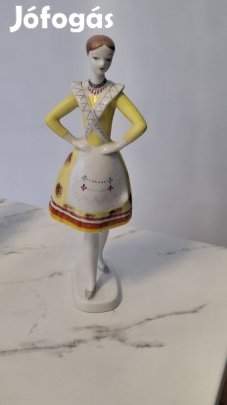 Hollóházi népviseletes porcelán lány