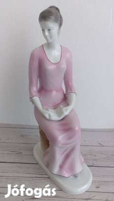 Hollóházi porcelán fán ülő nő!
