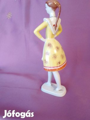Hollóházi porcelán figura 