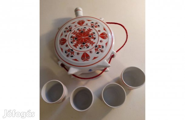 Hollóházi porcelán kulacs poharakkal