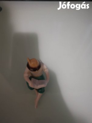 Hollóházi porcelán olvasó fiú figura