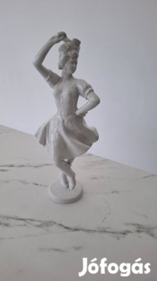 Hollóházi porcelán táncoló nő