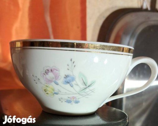 Hollóházi porcelán teáscsésze arany szegéllyel, virágmintával