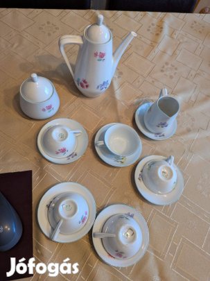 Hollóházi porcelán virágmintás kávés szett