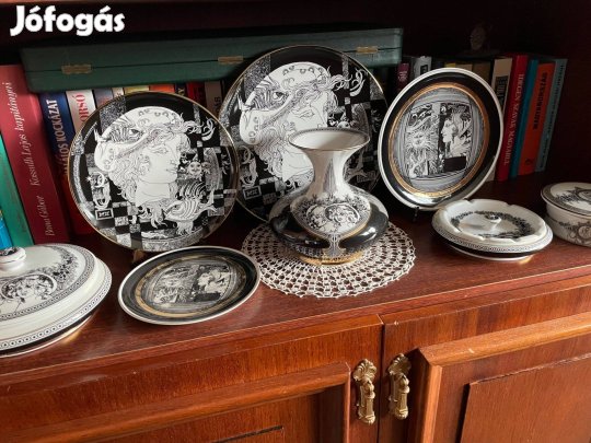 Hollóházi porcelánok hasonló stílusban válogatva