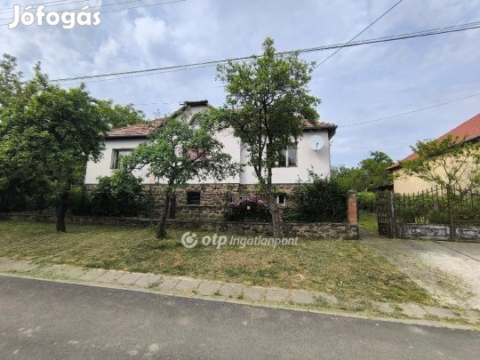 Hollókői 104 nm-es ház eladó