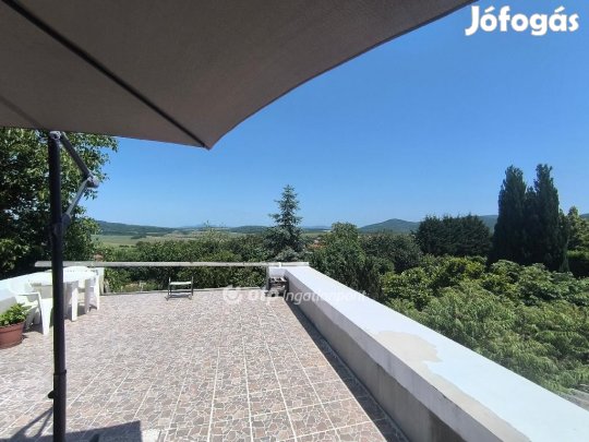 Hollókői 140 nm-es ház eladó