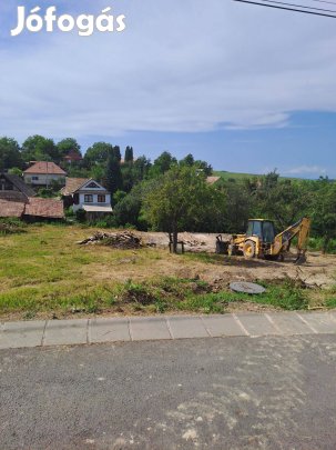 Hollókői beépíthető, összközműves telek