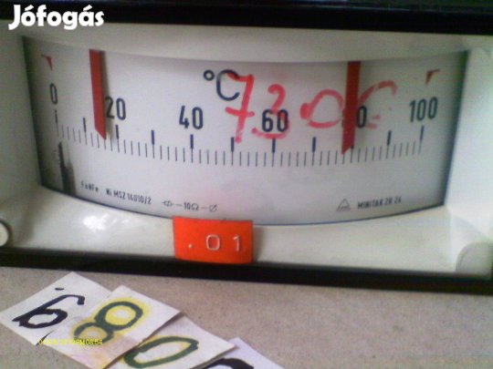 Hőmérsékletmérő táblaműszer eladó. (D-0089)
