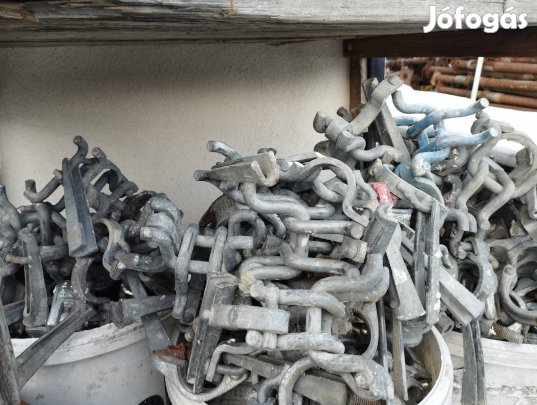 Homlokzati állvány bilincs