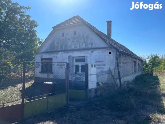 Homokmégy Hillyén felújítás alatt álló családi ház eladó!