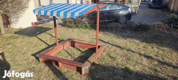 Homokozó állítható tetővel 