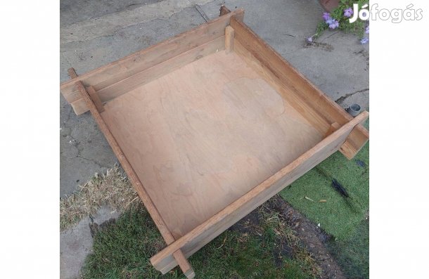 Homokozó gurulós akác