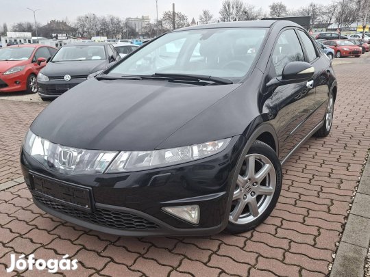 Honda Civic 1.8 Executive Panoráma tető. teljes...