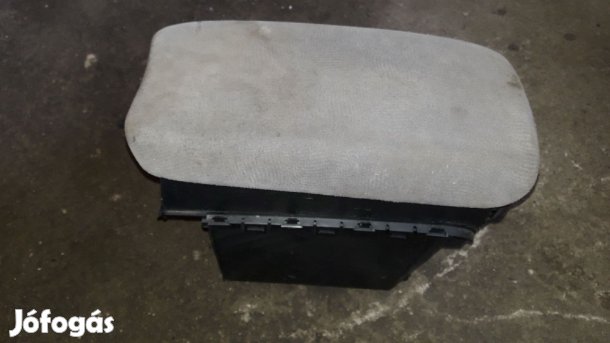 Honda Civic VIII Könyöklő