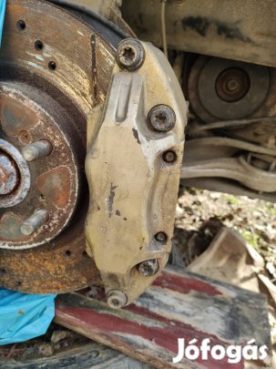 Honda Legend gyári 4 dugattyús első fék 