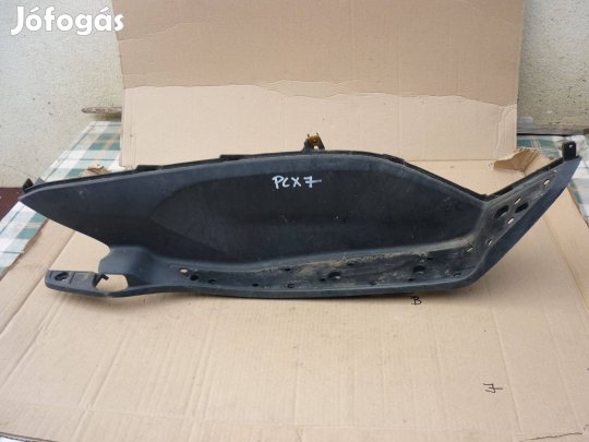 Honda PCX jobb taposó