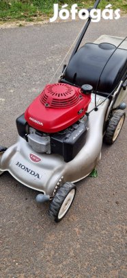 Honda benzines önjárós, fűgyűjtős fűnyíró