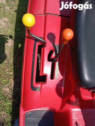Honda fűnyíró traktor 15 le 2 hengeres újszerű állapotban 