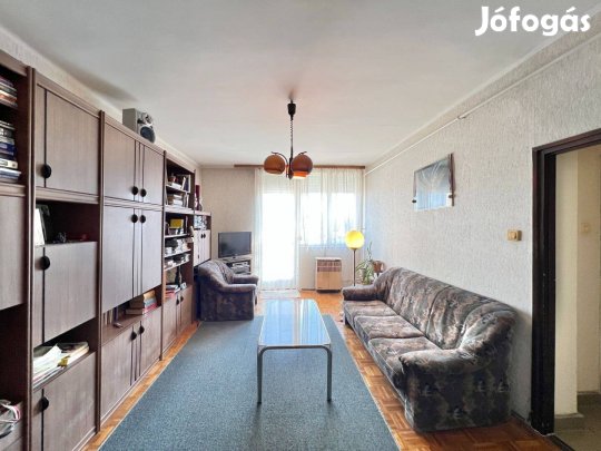 Honvéd Utcában 1,5 Szobás Lakás Eladó