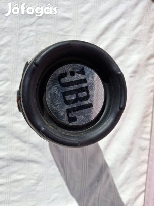 Hordozható bluetooth hangszóró