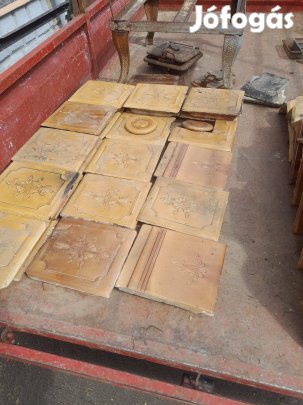 Hordozható cserépkályha barna csempével