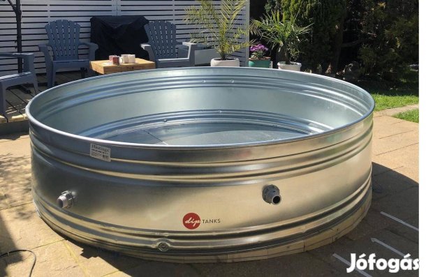 Horganyzott acél medence