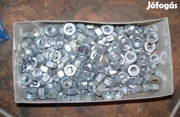 Horganyzott anyacsavar M10