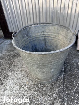 Horganyzott régi vödör