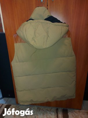 Horgász,vadász,túra mellény újszerű állapotban eladó.