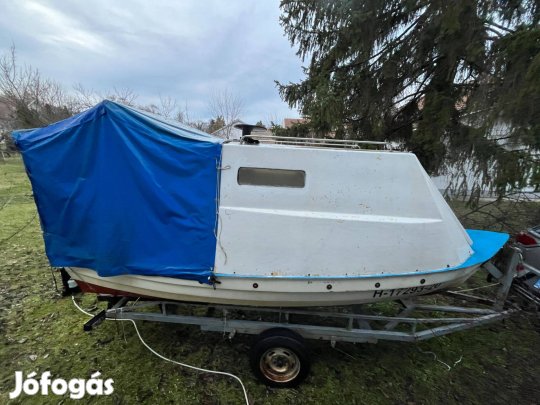 Horgászcsónak kabinos