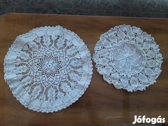 Horgolt asztalterítő, terítők, horgolt asztali díszek, 2 db