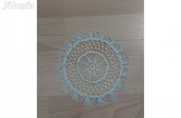Horgolt csipke 18,5 cm átmérőjű