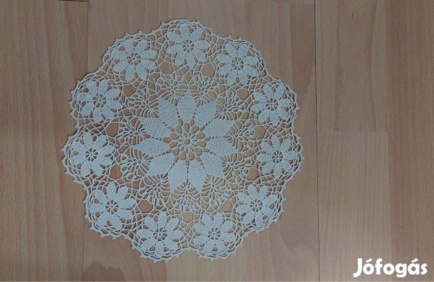 Horgolt csipke 20 cm átmérőjű