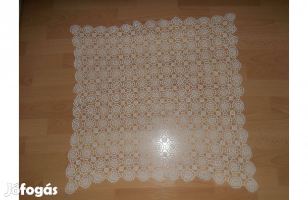 Horgolt csipketerítő 77 x 77 cm-es