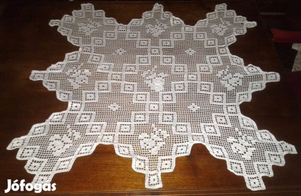 Horgolt csipketerítő eladó