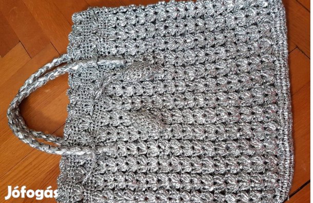 Horgolt ezüst színű szatyor táska