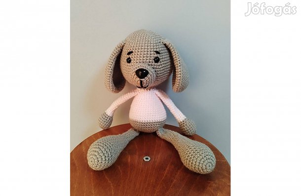 Horgolt kiskutya lány