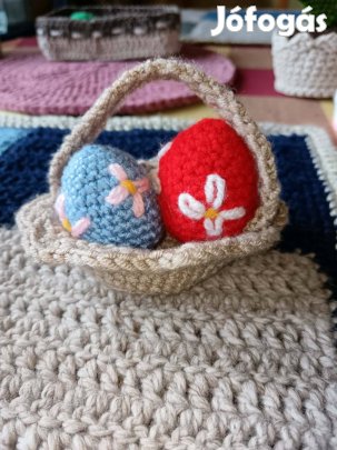 Horgolt kosárka tojásokkal