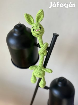 Horgolt nyuszi táskadísz