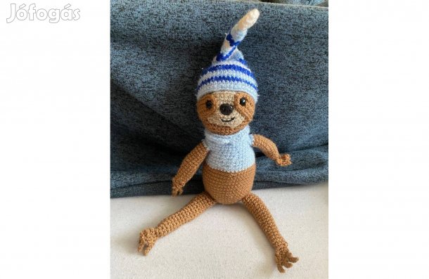 Horgolt plüss - sapkás lajhár