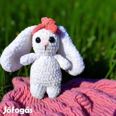 Horgolt plüss nyuszi